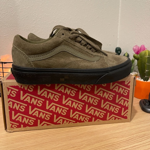 VANS - Picture 2 of 3